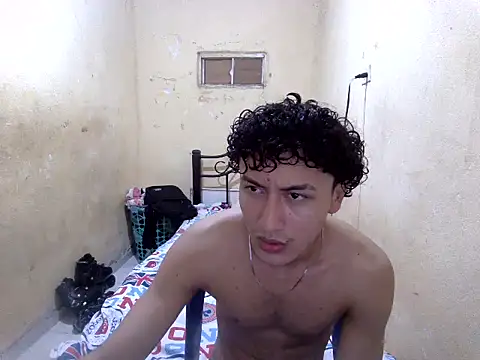 Snapshot of Novato_o chatting on 06-20-26, 06:38 Novato o online show from 06-20-26, 06:38
