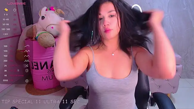 Snapshot of Violetta_jhonson_a chatting on 01-16-26, 03:43 Violetta jhonson a online show from 01-16-26, 03:43