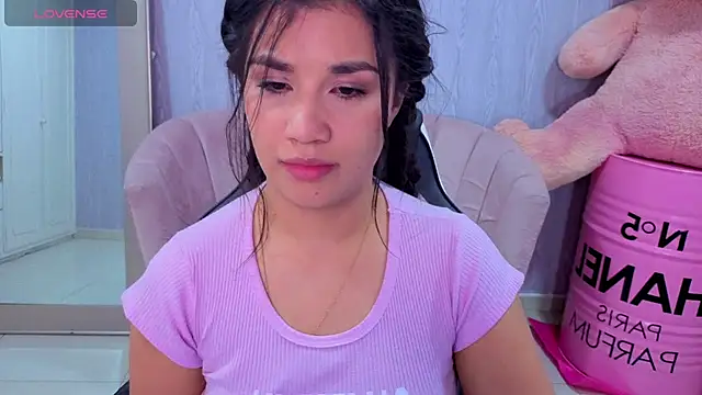Snapshot of Violetta_jhonson_a chatting on 02-10-26, 03:43 Violetta jhonson a online show from 02-10-26, 03:43