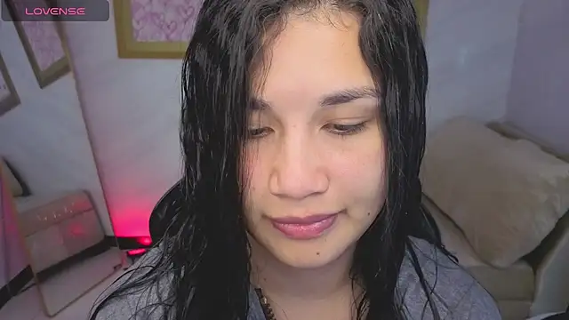 Snapshot of Violetta_jhonson_a chatting on 05-26-26, 03:46 Violetta jhonson a online show from 05-26-26, 03:46