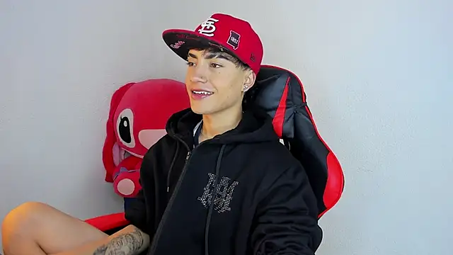 ThiagoDV online show from 11-24-25, 03:34