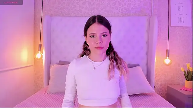 Snapshot of sienna_bloo chatting on 11-30-25, 12:58 sienna bloo online show from 11-30-25, 12:58