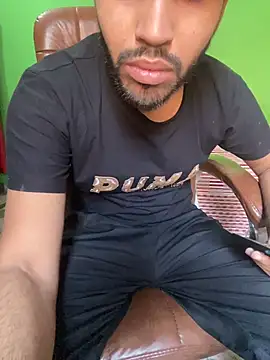 hotyyyyjonny online show from 05-18-26, 04:07
