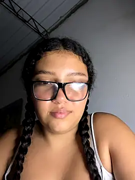 Snapshot of PetiteKattia chatting on 01-06-26, 05:00 PetiteKattia online show from 01-06-26, 05:00