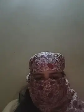 Snapshot of Yamini-X chatting on 11-14-25, 05:17 Yamini-X online show from 11-14-25, 05:17