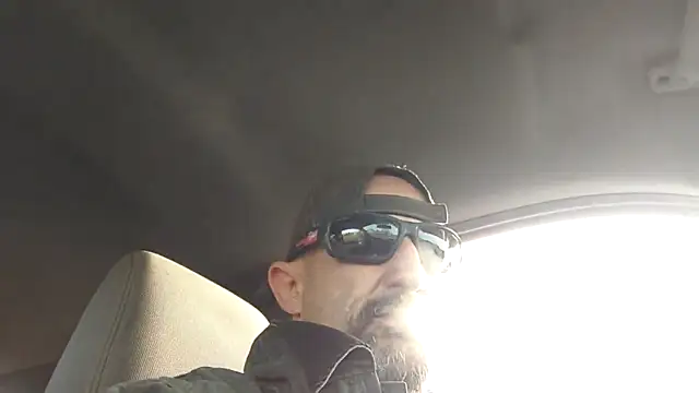 Snapshot of VendedLunching chatting on 02-05-26, 02:33 VendedLunching online show from 02-05-26, 02:33