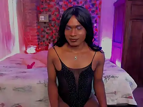 Snapshot of LaGoldenBitch chatting on 12-03-25, 02:04 LaGoldenBitch online show from 12-03-25, 02:04