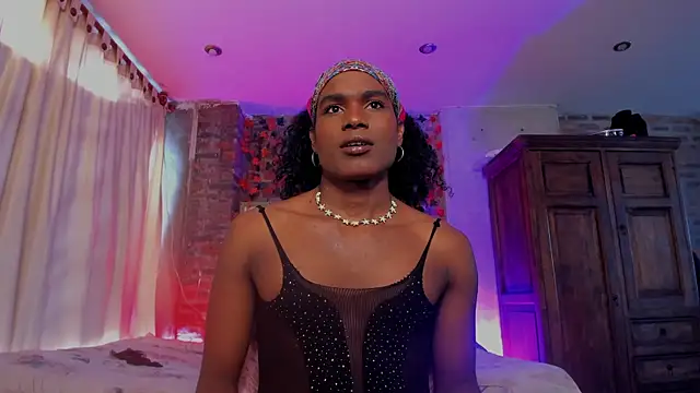 Snapshot of LaGoldenBitch chatting on 01-06-26, 04:00 LaGoldenBitch online show from 01-06-26, 04:00