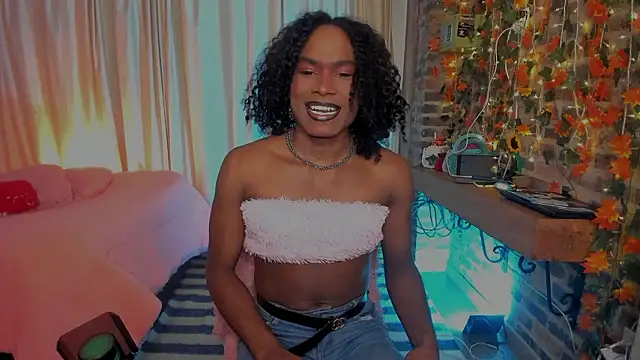 Snapshot of LaGoldenBitch chatting on 02-08-26, 10:07 LaGoldenBitch online show from 02-08-26, 10:07