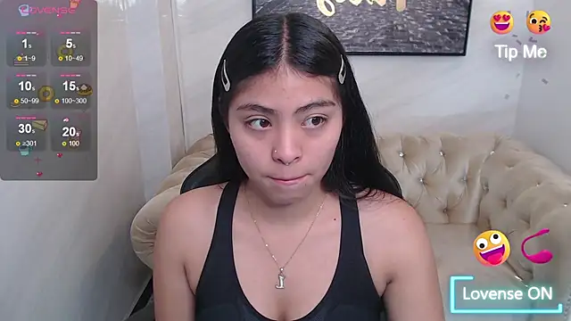 Snapshot of Little_Angelina_v chatting on 12-14-25, 01:27 Little Angelina v online show from 12-14-25, 01:27