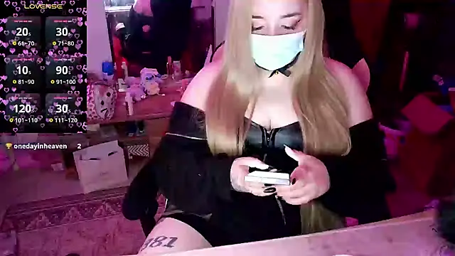 Snapshot of lisabunny03 chatting on 01-08-26, 06:21 lisabunny03 online show from 01-08-26, 06:21