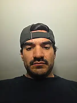 Snapshot of piggylatino chatting on 12-20-25, 05:14 piggylatino online show from 12-20-25, 05:14