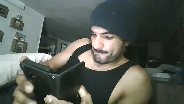 Snapshot of piggylatino chatting on 01-06-26, 10:52 piggylatino online show from 01-06-26, 10:52