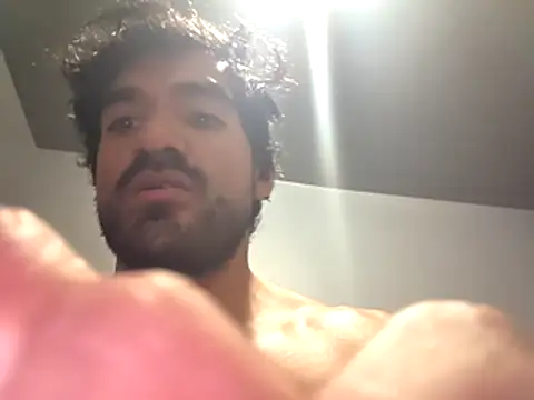 Snapshot of piggylatino chatting on 01-12-26, 01:11 piggylatino online show from 01-12-26, 01:11