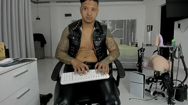 master leather online show from 05-22-26, 02:01