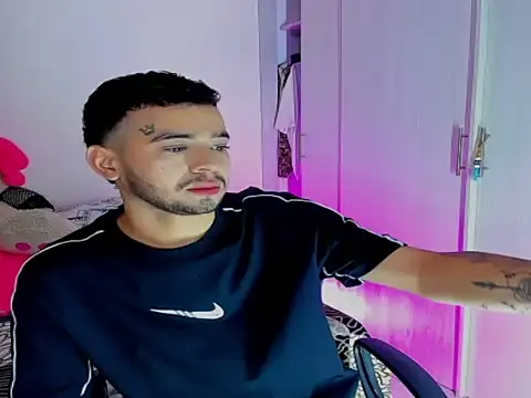 JohnE Medina online show from 11-25-25, 04:40