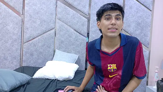 Snapshot of Lily_y_Finn chatting on 11-25-25, 03:28 Lily y Finn online show from 11-25-25, 03:28