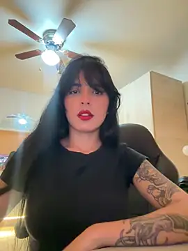 Snapshot of Cristal_Cerati_ chatting on 04-16-26, 01:50 Cristal Cerati online show from 04-16-26, 01:50