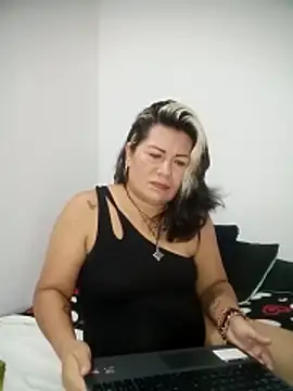 Snapshot of angi_daw chatting on 12-21-25, 03:24 angi daw online show from 12-21-25, 03:24