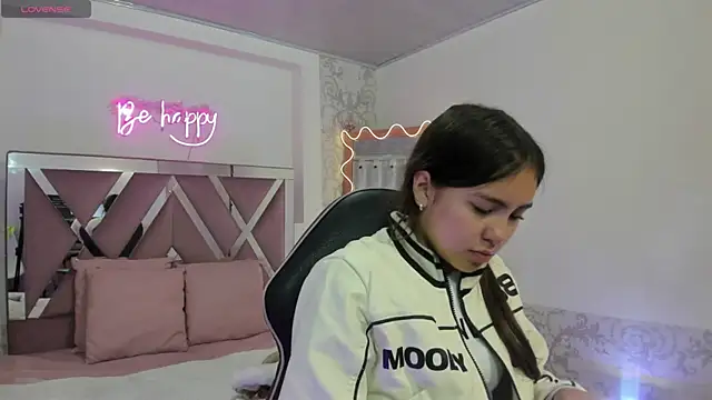 Snapshot of ISABELA_TAY chatting on 12-19-25, 11:39 ISABELA TAY online show from 12-19-25, 11:39