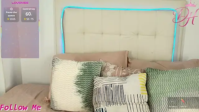 Daphne Hills online show from 04-11-26, 06:56