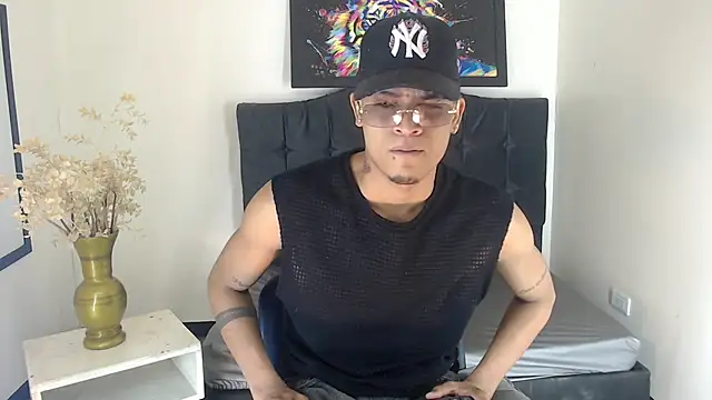 Isaacas  online show from 11-26-25, 11:44