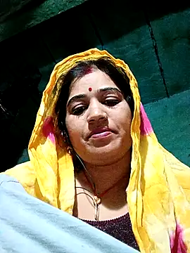 Snapshot of Hot_kamla chatting on 12-13-25, 11:43 Hot kamla online show from 12-13-25, 11:43