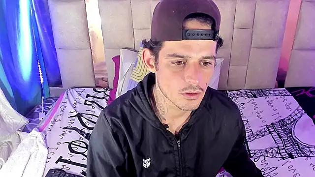 Snapshot of Sexybigjefffx chatting on 11-14-25, 08:18 Sexybigjefffx online show from 11-14-25, 08:18