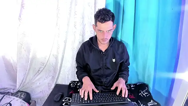 Snapshot of Sexybigjefffx chatting on 12-01-25, 12:32 Sexybigjefffx online show from 12-01-25, 12:32