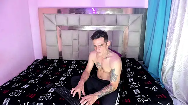 Snapshot of Sexybigjefffx chatting on 12-04-25, 09:01 Sexybigjefffx online show from 12-04-25, 09:01