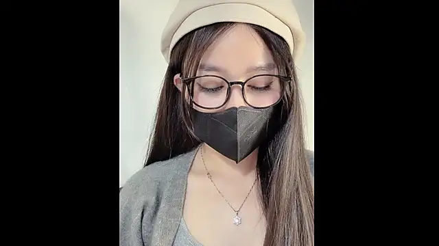 Snapshot of MiCandy-Lovee chatting on 11-19-25, 01:22 MiCandy-Lovee online show from 11-19-25, 01:22