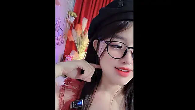 Snapshot of MiCandy-Lovee chatting on 12-19-25, 04:03 MiCandy-Lovee online show from 12-19-25, 04:03