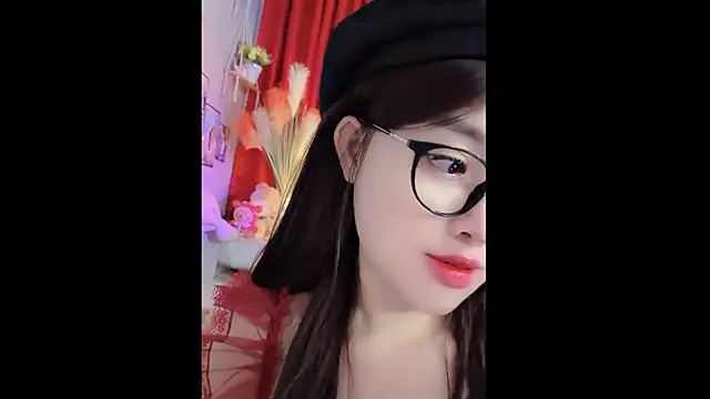 Snapshot of MiCandy-Lovee chatting on 12-20-25, 06:20 MiCandy-Lovee online show from 12-20-25, 06:20