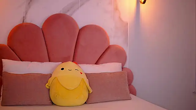 Snapshot of Scarlett_Veyra chatting on 12-19-25, 07:04 Scarlett Veyra online show from 12-19-25, 07:04