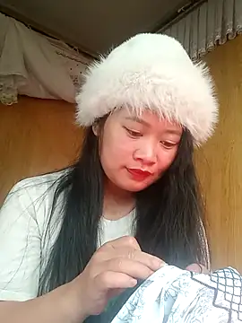 Snapshot of LyZii2k7 chatting on 11-18-25, 02:28 LyZii2k7 online show from 11-18-25, 02:28