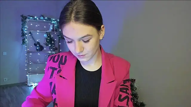 Snapshot of luna_lust_212 chatting on 12-23-25, 04:21 luna lust 212 online show from 12-23-25, 04:21