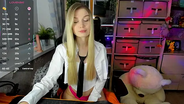 blondie lina online show from 11-13-25, 12:15