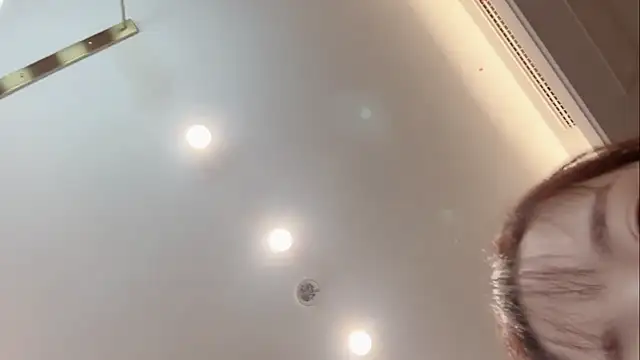 Snapshot of Butterbear chatting on 12-14-25, 11:48 Butterbear online show from 12-14-25, 11:48