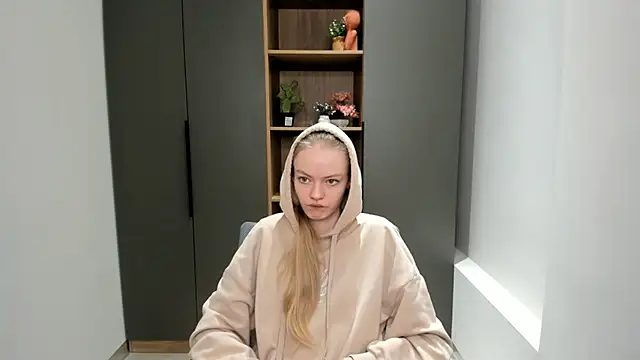 ElaneComiso online show from 11-15-25, 05:38