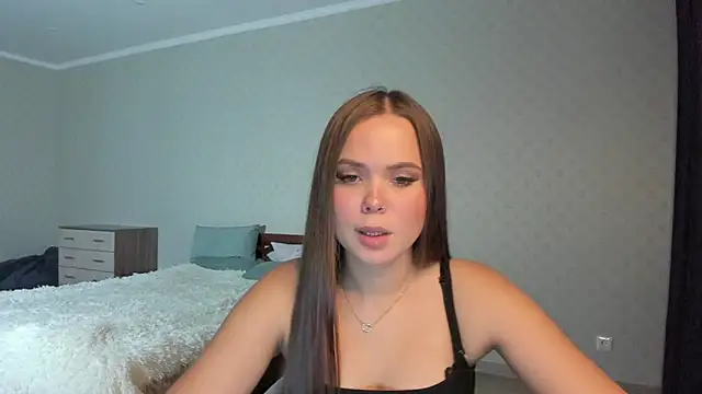 Snapshot of Kira_love_81 chatting on 11-22-25, 06:18 Kira love 81 online show from 11-22-25, 06:18