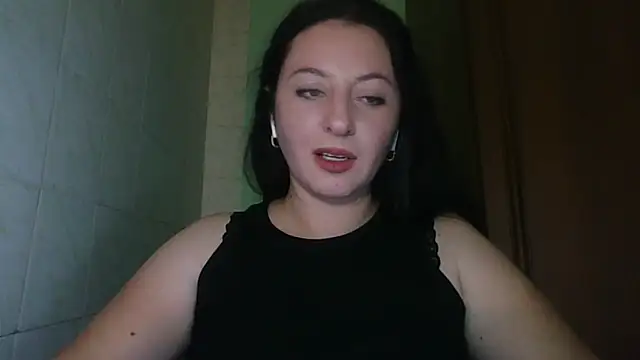Snapshot of MelinaAx chatting on 11-14-25, 11:02 MelinaAx online show from 11-14-25, 11:02