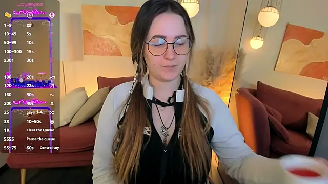 Snapshot of EmmaBloomm chatting on 12-13-25, 08:58 EmmaBloomm online show from 12-13-25, 08:58