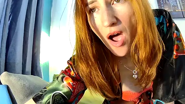 Leila cam18 online show from 12-19-25, 01:40