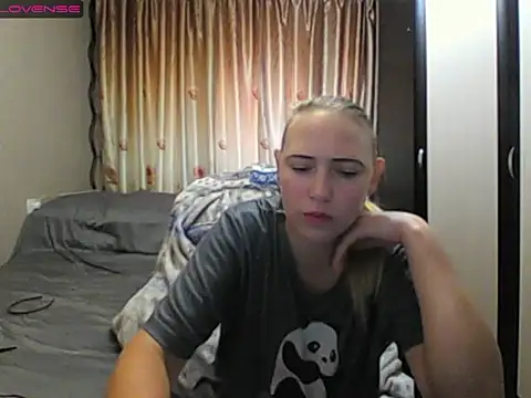 Snapshot of JenniDeep chatting on 06-09-26, 07:42 JenniDeep online show from 06-09-26, 07:42