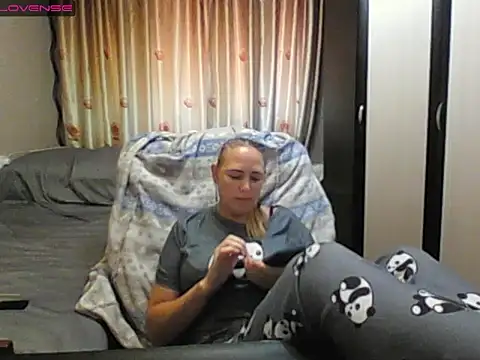 Snapshot of JenniDeep chatting on 06-18-26, 11:14 JenniDeep online show from 06-18-26, 11:14
