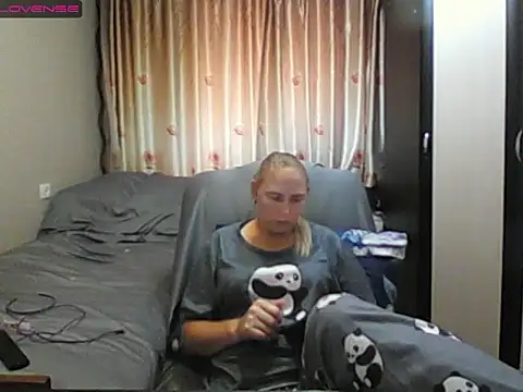 Snapshot of JenniDeep chatting on 07-06-26, 09:17 JenniDeep online show from 07-06-26, 09:17