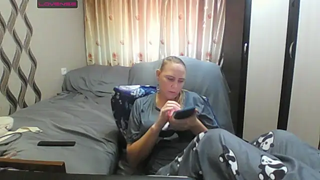 Snapshot of JenniDeep chatting on 07-25-26, 11:30 JenniDeep online show from 07-25-26, 11:30