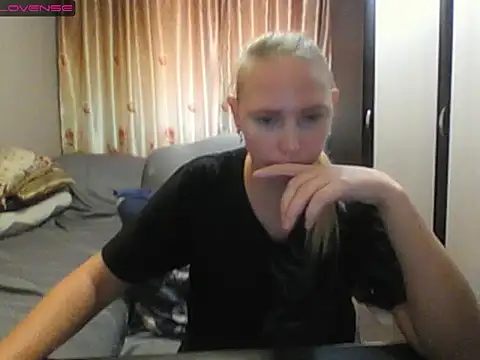 Snapshot of JenniDeep chatting on 08-08-26, 11:12 JenniDeep online show from 08-08-26, 11:12