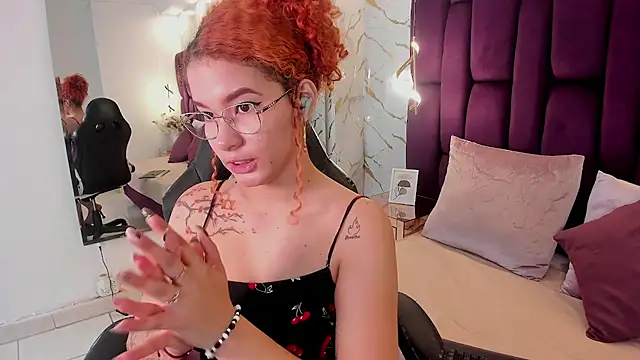 Snapshot of avrilwaynee chatting on 11-18-25, 01:04 avrilwaynee online show from 11-18-25, 01:04