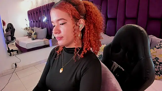 Snapshot of avrilwaynee chatting on 11-21-25, 11:53 avrilwaynee online show from 11-21-25, 11:53